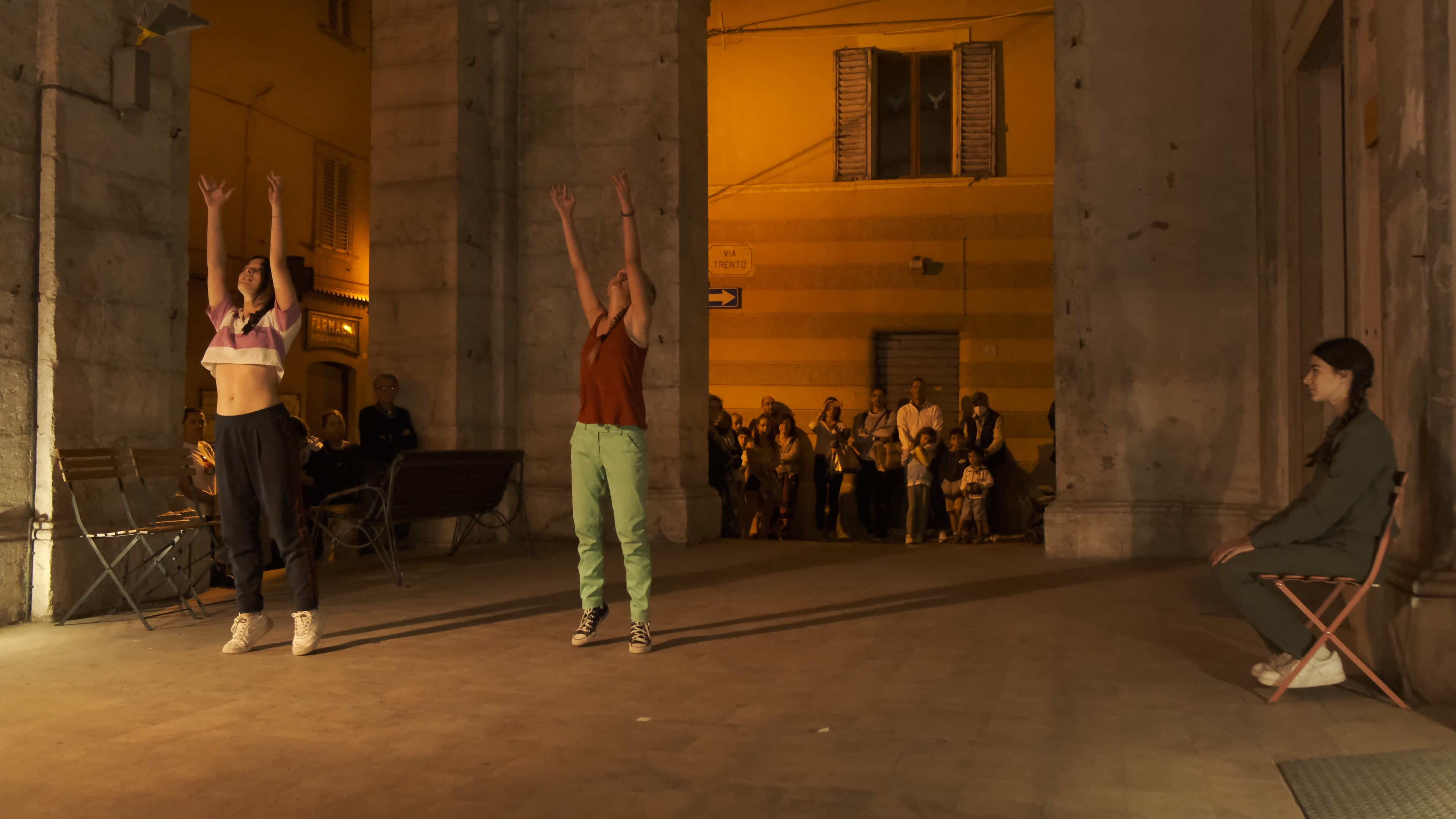 Foto dei laboratori e delle performance ad Alter-Art, festival internazionale di arte, danza e teatro contemporanei a Pergola (PU), progetto DanThe