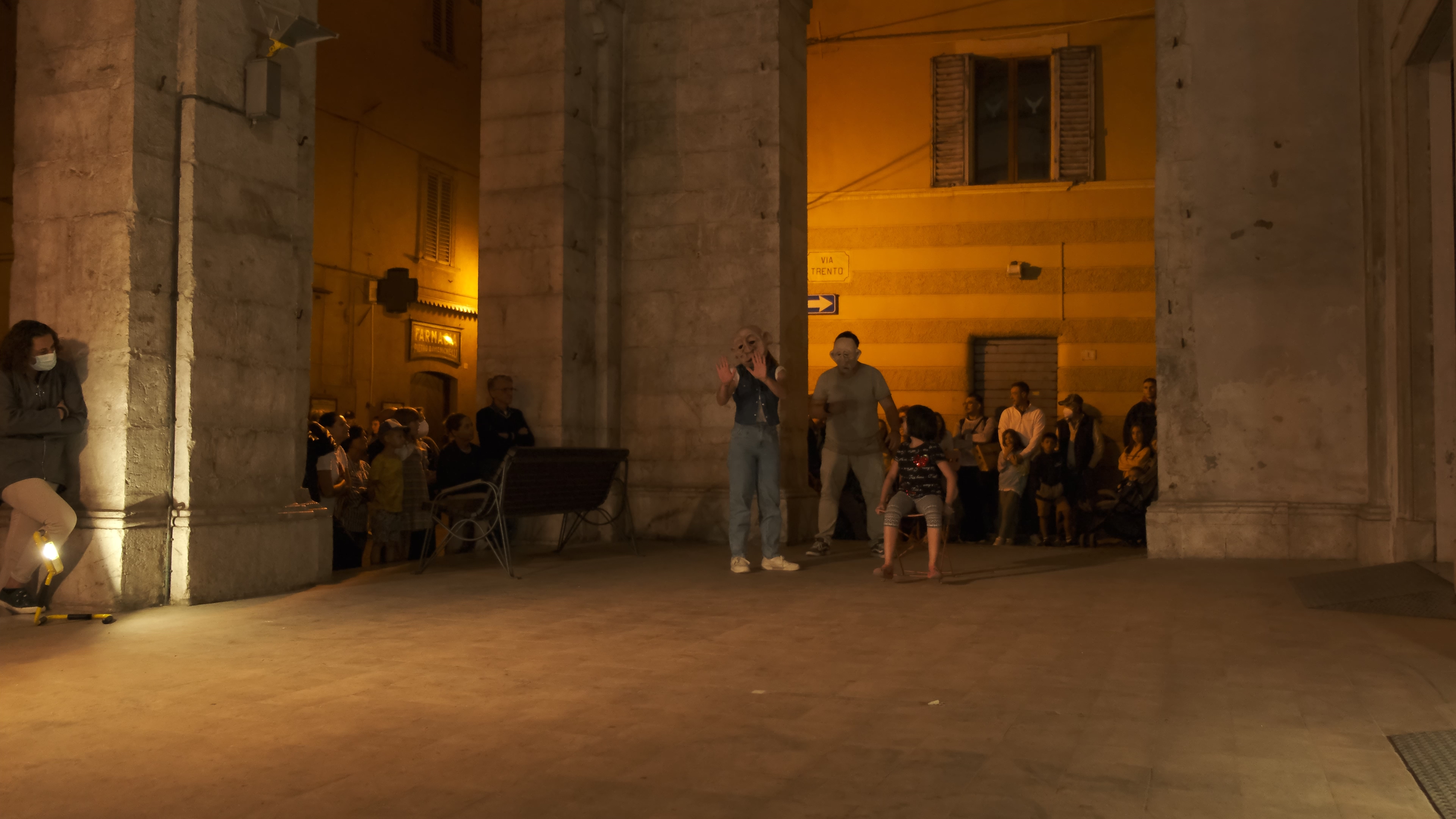Foto dei laboratori e delle performance ad Alter-Art, festival internazionale di arte, danza e teatro contemporanei a Pergola (PU), progetto DanThe